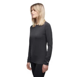 Le Bent Midweight Base Layer Crew - Women's 17 Le Bent Midweight Base Layer Crew - Women's -Campman Sales Store BT2023 On Body SideAngle 86684.1605829023