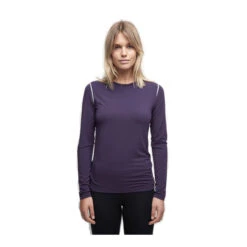 Le Bent Lightweight Base Layer Crew - Women's 10 Le Bent Lightweight Base Layer Crew - Women's -Campman Sales Store BT2122 on model 24871.1666376364
