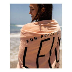 Leus Beach Eco Microfiber Towel -Campman Sales Store leus beachtowel happy hour lifestyle3 61571.1683654452
